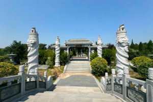 东华林陵园大门图